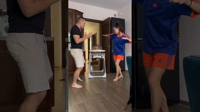 #klykovshorts #юмор #мамавдекрете #прикол #семья #дети #малыш #ребенок #смех #love #любовь #танцы смотреть онлайн
