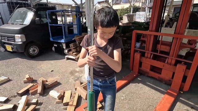 【薪を割ってみた。薪割機　落下式】こっちちゃんねる смотреть онлайн