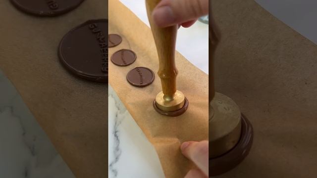 Инструкция, как сделать шоколадные медальки 🍫