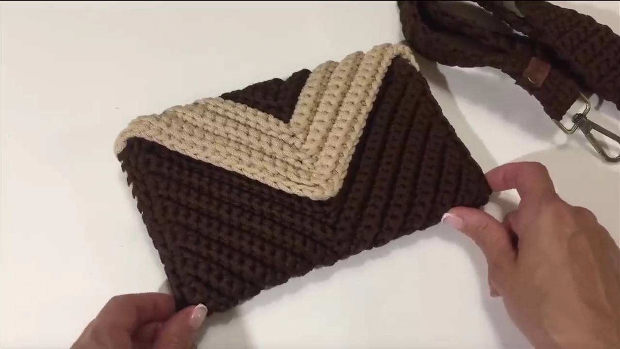 _Как быстро и легко связать клатч Сумка крючком Soft Decor смотреть онлайн