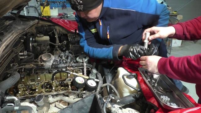 Замена маслосъемных колпачков Toyota 2TR-FE Подробненько