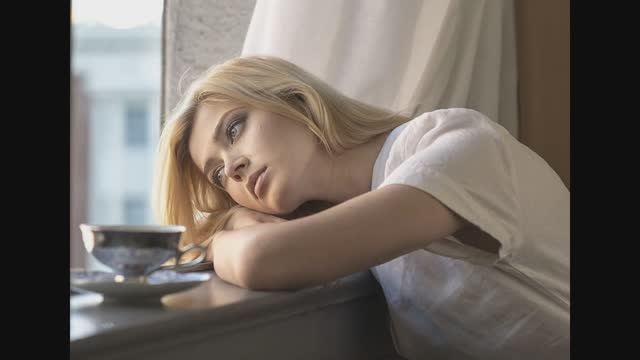 А девочки плачут