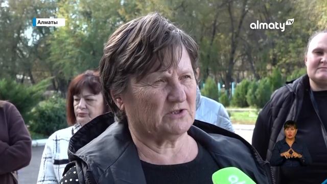 В пьяном угаре: охранник школы приставал к ученице смотреть онлайн