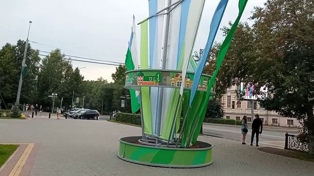 Томск . Гуляем по площади Новособорной. август 2022 г. смотреть онлайн