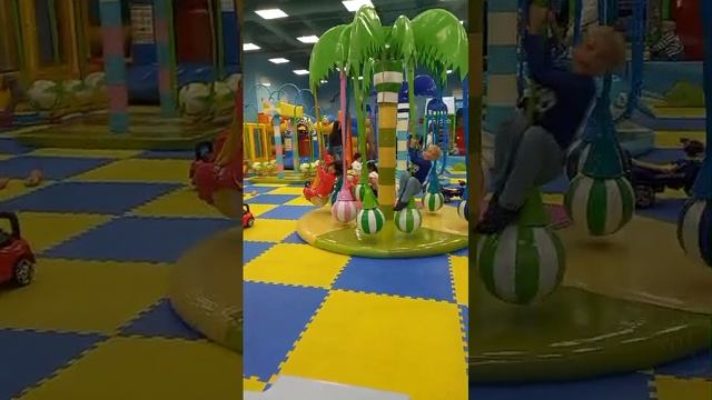игра в игровом центре.