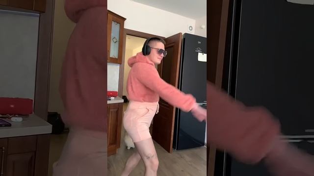 Когда муж с прибабахом #klykovshorts #семья #смех #смешно #отношения #юмор #дети #беременность смотреть онлайн