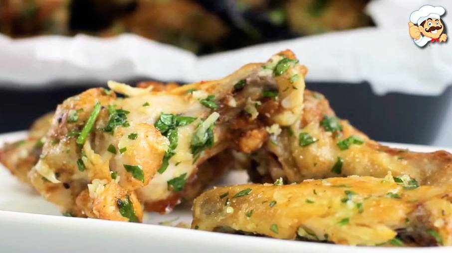 Крылышки с пармезаном и чесноком. Абсолютно фантастический вкус, именно то, что я искала. Вкусно! смотреть онлайн