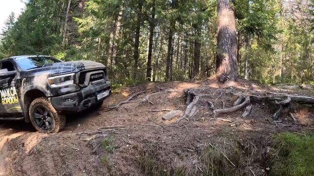 Слишком сложный маршрут для стока! Ram против Tank 300 и Wrangler смотреть онлайн