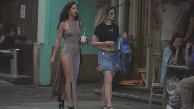 4K. New Walking Tour Of Famous Places In Moscow With Beautiful Young People.