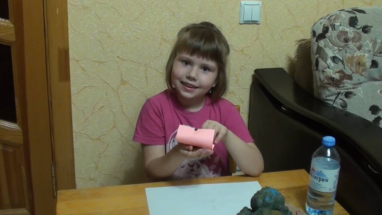 Вика делает кораблик из скорлупы смотреть онлайн