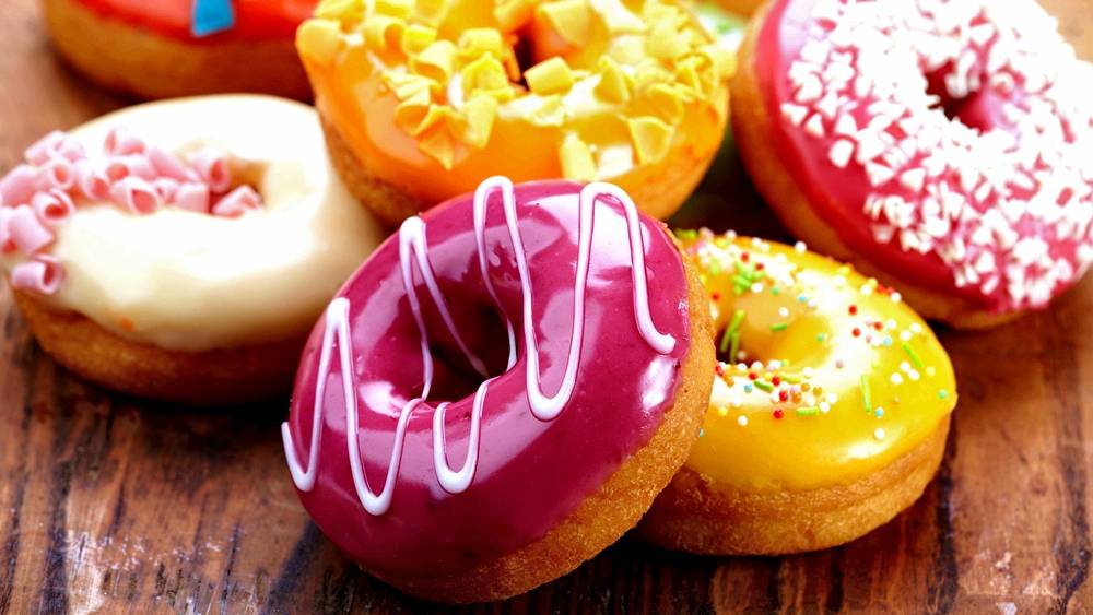 Наблюдаем за работой пекаря, как делают пончики? смотреть онлайн