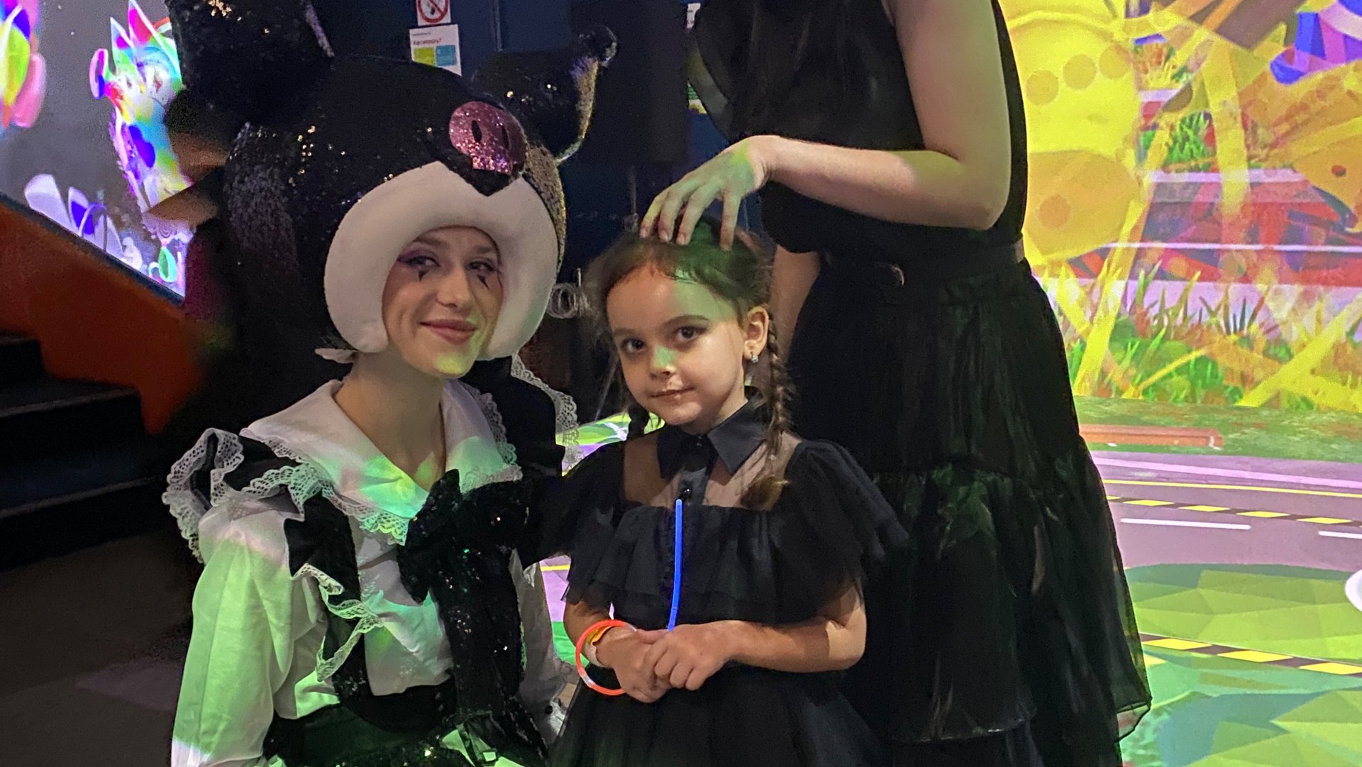 ХЭЛЛОУИН ДЛЯ ДЕТЕЙ. Уэнсдей и Куроми смотреть онлайн