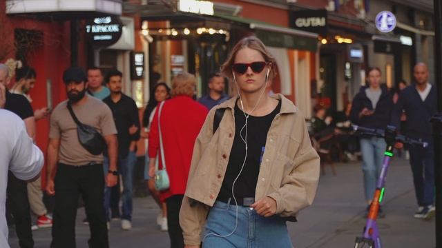4K. Moscow Today, Russian Youth Walks And Rests On The Streets Of Moscow, Patriarch S Ponds.
