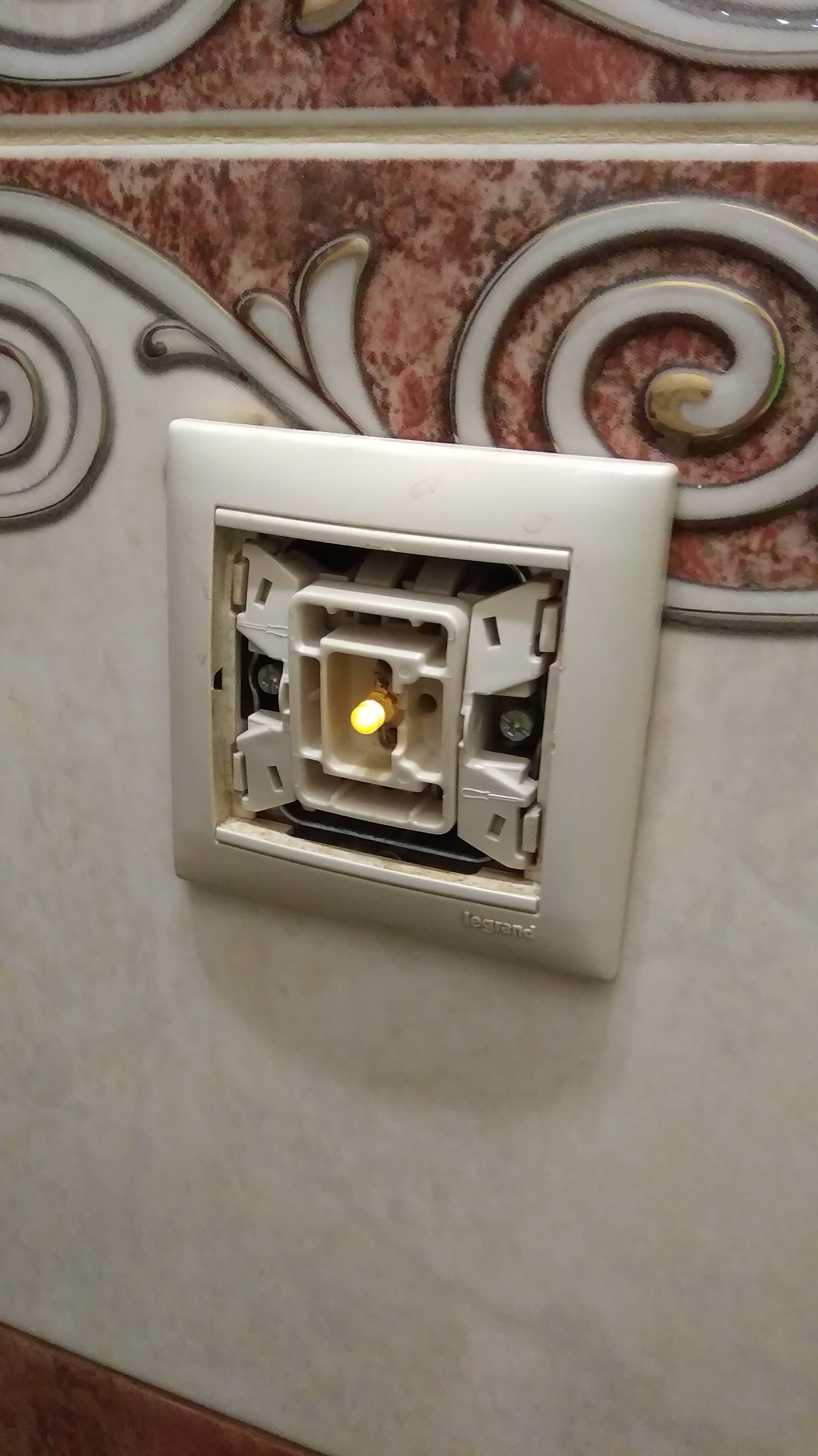 Замена лампочки на светодиод в выключателе. смотреть онлайн