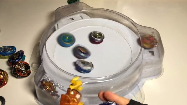 ЦЕЛАЯ ГОРА ВОЛЧКОВ НА ОДНОМ РИНГЕ ОДНОВРЕМЕННО / Бейблэйд Бёрст / Beyblade Burst смотреть онлайн