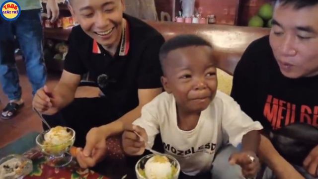 Quang Linh Vlogs Được Mọi Người Đánh Giá Là Khá Tinh Tế, Khi Tặng Quà Này Cho Bố Lôi. смотреть онлайн