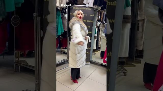 Белоснежная норка с роскошным капюшоном из рыси смотреть онлайн