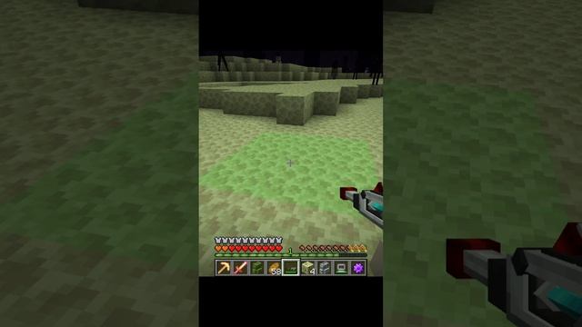 Кот мешает играть в майнкрафт