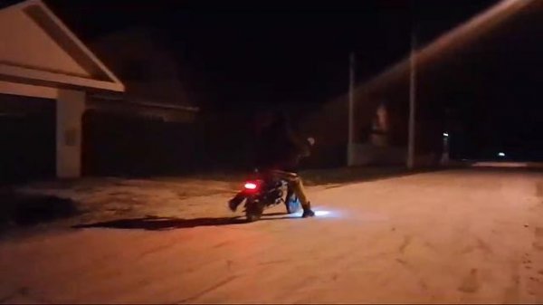 стант на электровелосипеде