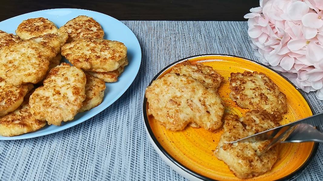 Рубленные куриные котлеты с сыром. Сочные, мягкие, сытные и вкусные! смотреть онлайн