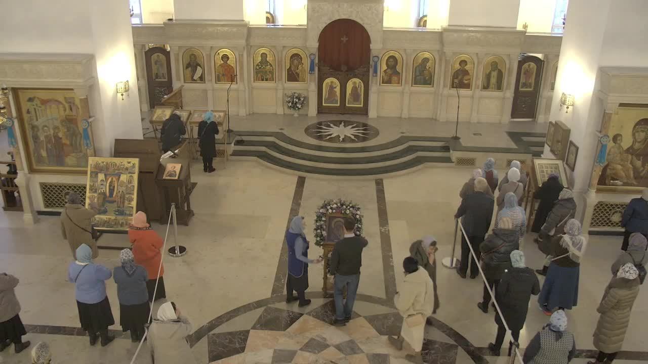 Божественная Литургия. Празднование Казанской иконе Божией Матери. 04.11.2024 смотреть онлайн