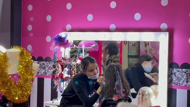 Funny Kids story with Ailin in Barbie beauty house| смешные истории в доме у Барби с Айлин смотреть онлайн