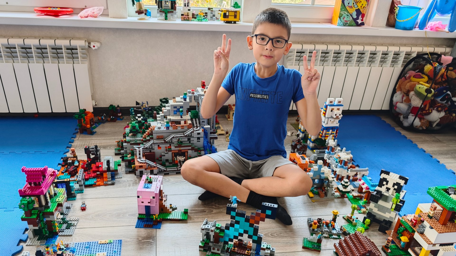 Артём делает обзор коллекции Лего Minecraft смотреть онлайн