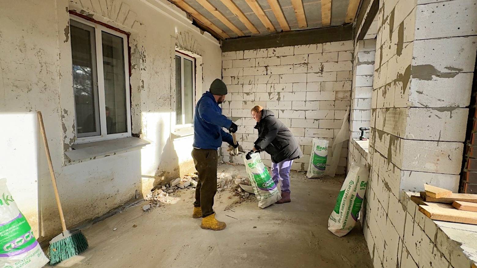 Пора продолжать ремонт в прихожей. Стройка в деревне. Наводим порядок в доме. Жизнь простых людей. смотреть онлайн