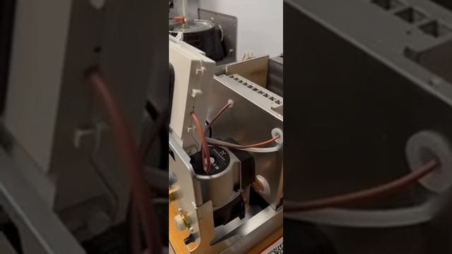 Настоящий Итальянец?
А что внутри?
Давайте проверим. смотреть онлайн