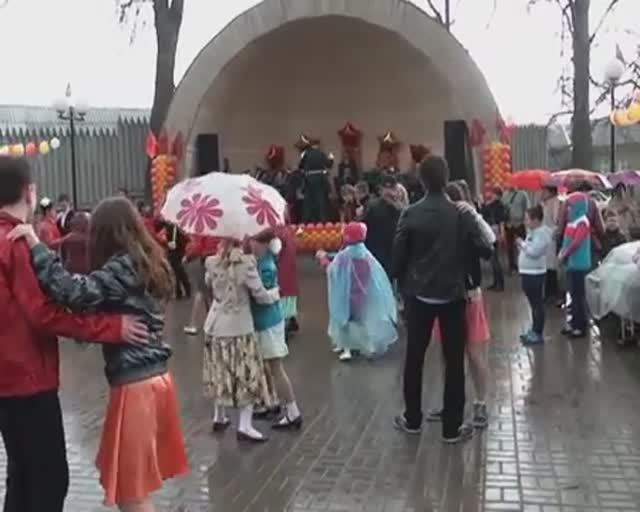 #512 Бал Победы в городском саду смотреть онлайн