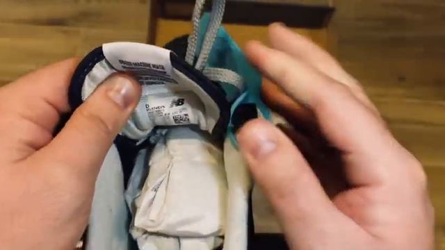 Unpacking New Balance 574 ML574EVN EU43 смотреть онлайн