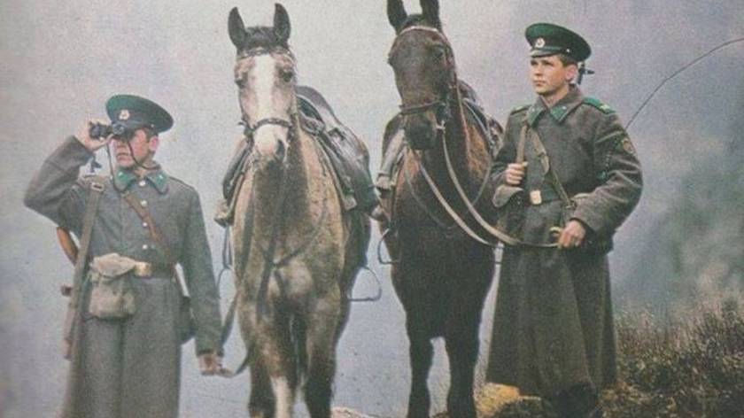 Там солдаты молодые на посту. Песня советских пограничников смотреть онлайн