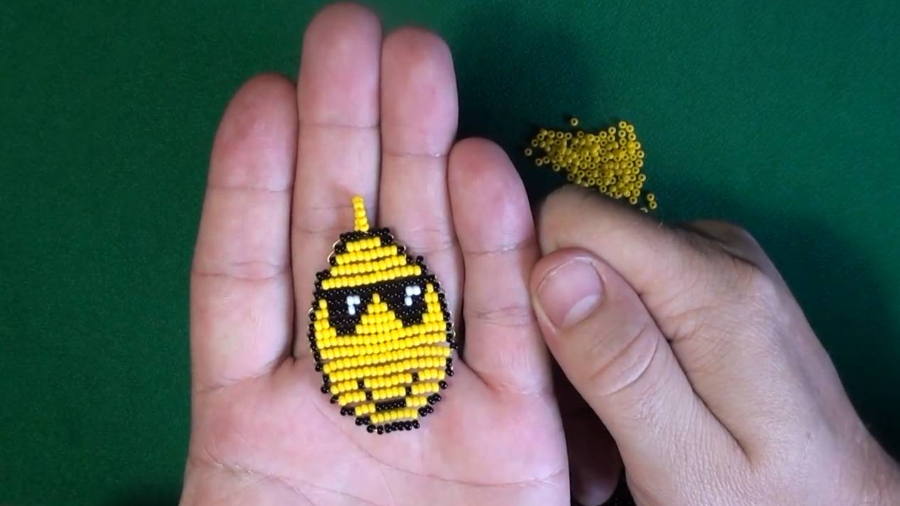 Смайлик шпион из бисера способом параллельного плетения смотреть онлайн