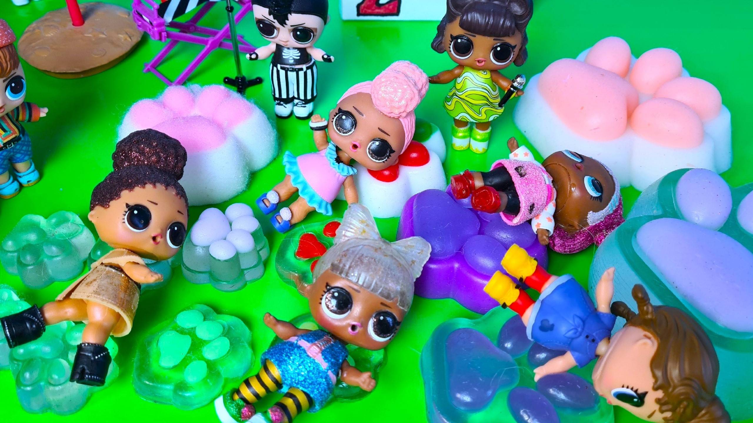 ТАБА ЛАПКИ СКВИШ КОНКУРС ЛОЛ🐾 ПОПРОБУЙ НЕ ПРИЛИПНИ🤪 куклы мультики ДАРИНЕЛКА смотреть онлайн