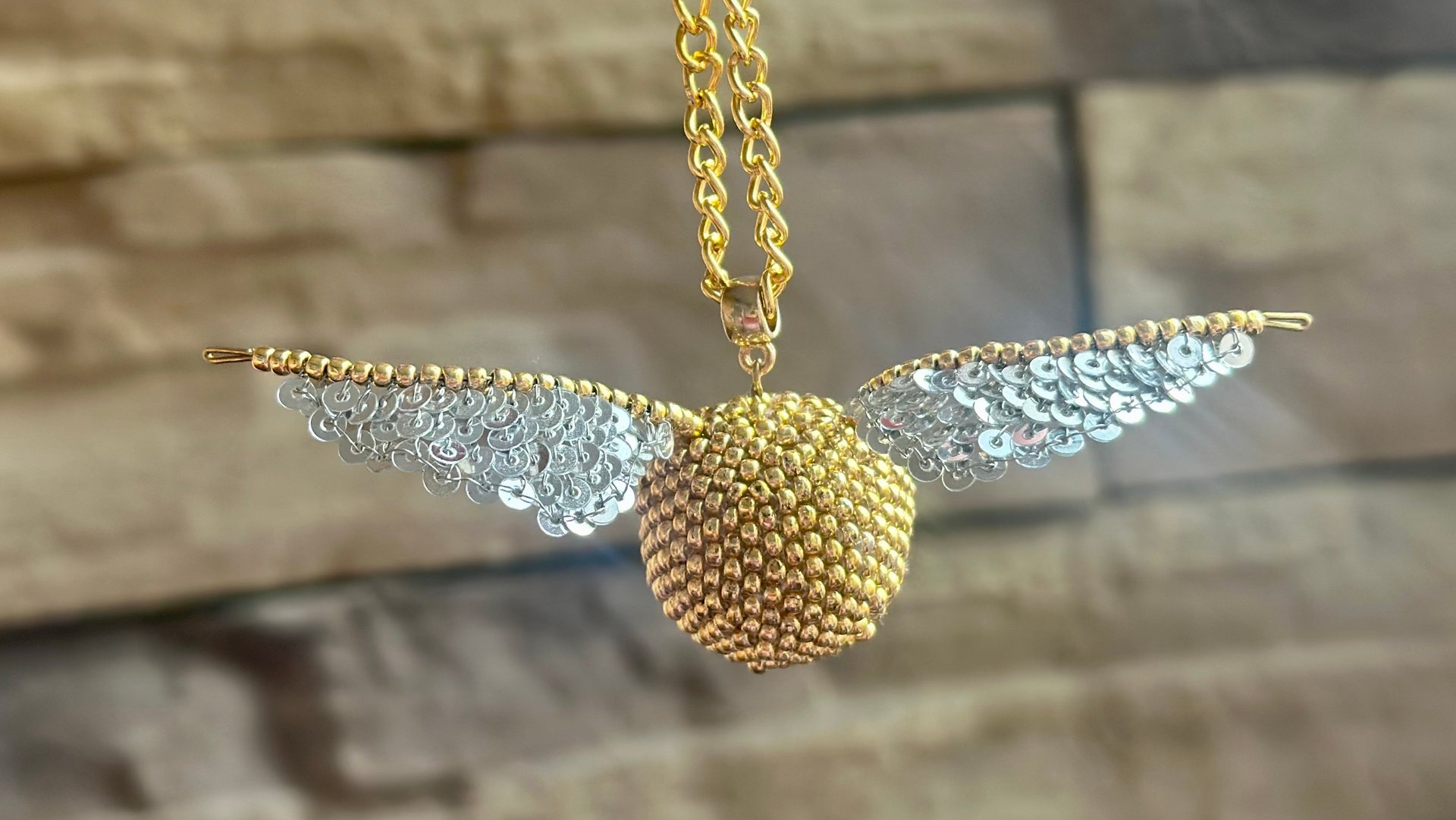 Золотой снитч из бисера своими руками мастер класс со схемами МК DIY оплетение бусины 18мм handmade смотреть онлайн