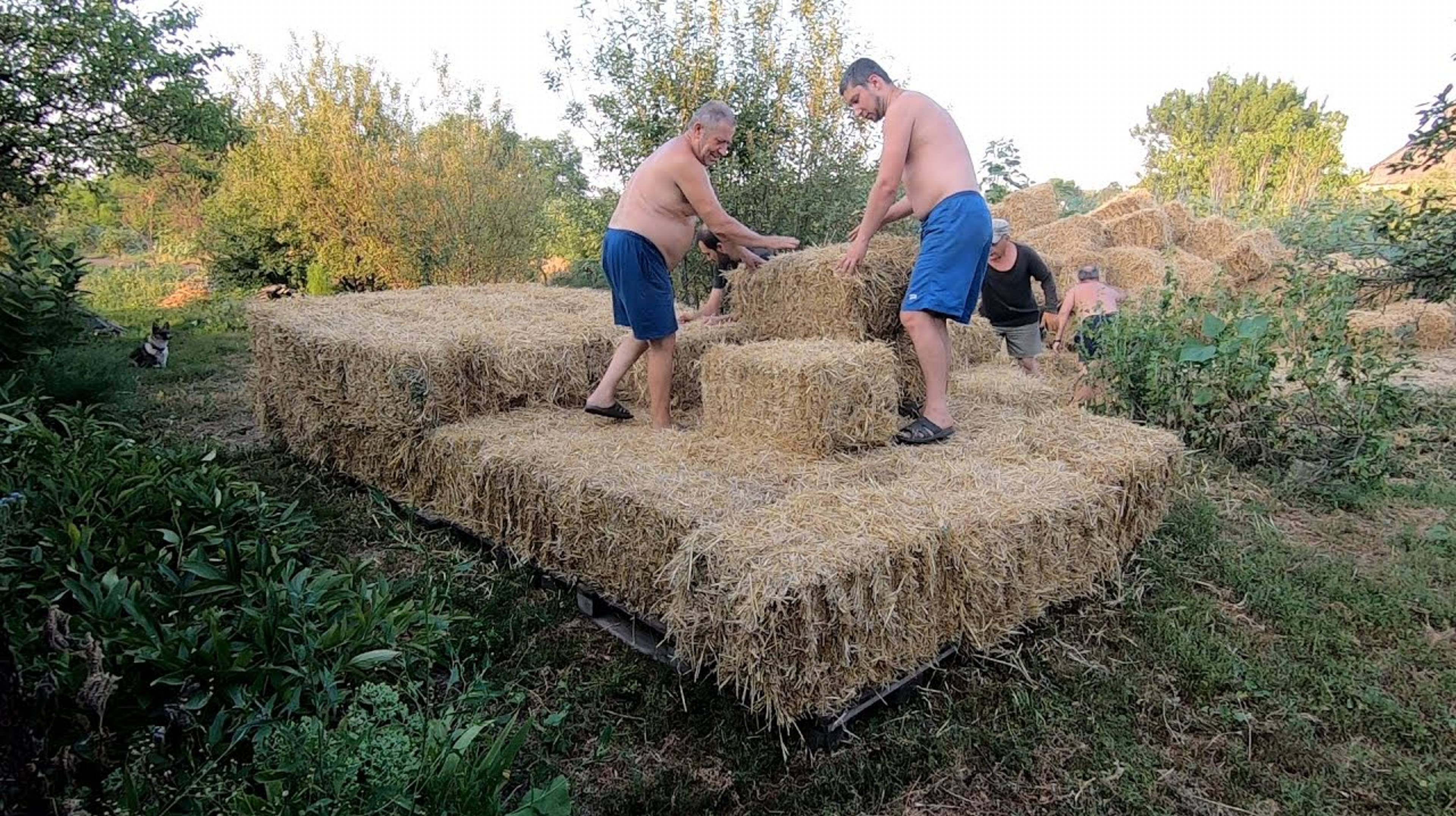 Купили солому в тюках 🔴 Как сложить и хранить тюки сложить солому в тюки смотреть онлайн