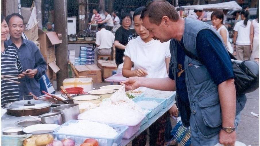 Порт Нинбо-Чжоушань  - родина Чан Кайши. Обжорные ряды при портовом районе.