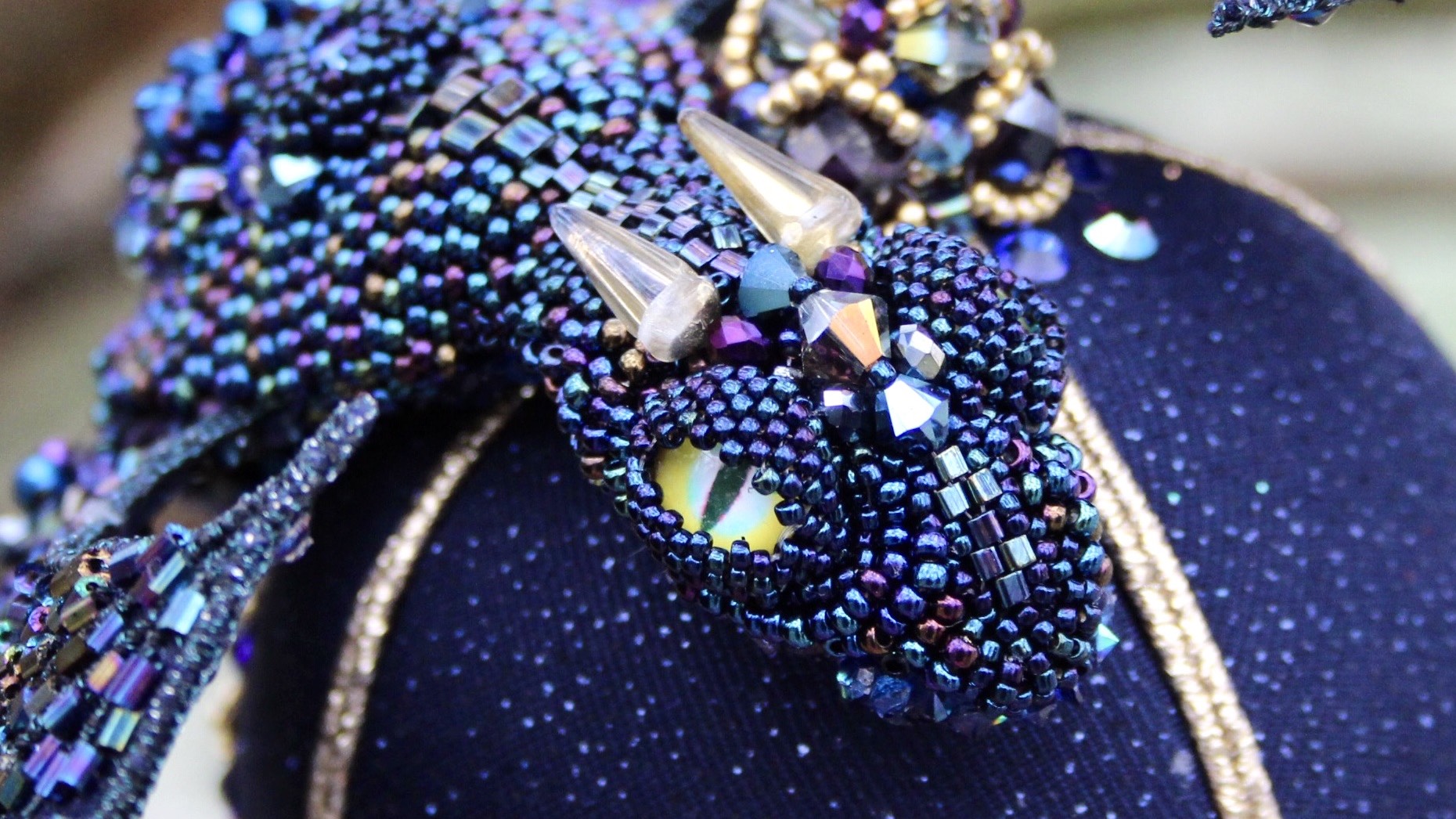 Глаза дракона Оплетаем кабошон 10 мм лодочкой мозаичное плетение МК мастер класс со схемами DIY смотреть онлайн