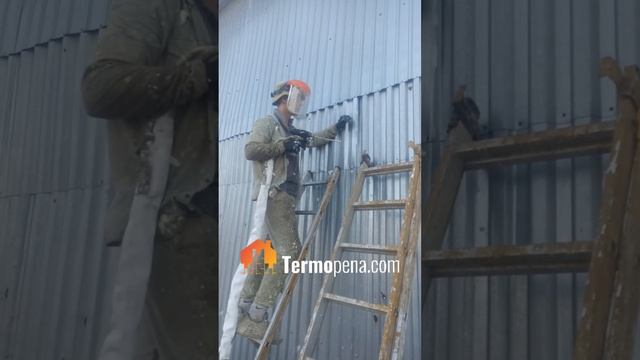 Заливка пены между стен. ППУ утепление #утеплениеппу #termopenacom #стройка #ппу смотреть онлайн