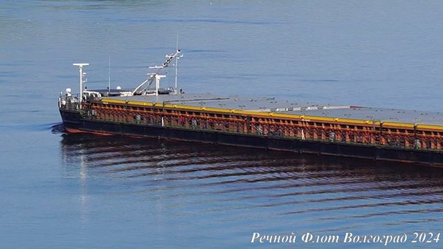 Сухогруз КАПИТАН ЮРОВ идет по Волге в подходном канале ВДСК. смотреть онлайн
