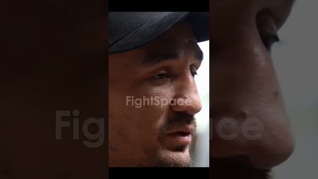 Макс Холлоуэй о силе удара Илии Топурии «Бьет как все» | FightSpaceMMA смотреть онлайн