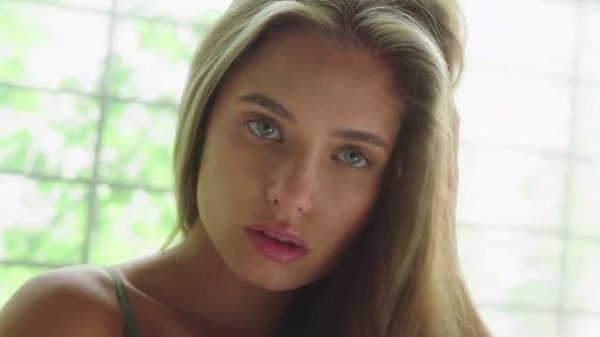 Addison Rae - Diet Pepsi