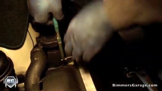 BMW Radiator Fan Shroud Removal : DIY [ How To ] /// 330i (E46) смотреть онлайн