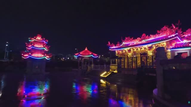 Китай, Сямен (Xiamen), Jul 2024, Huzaishan West Road, Two Small Temple смотреть онлайн