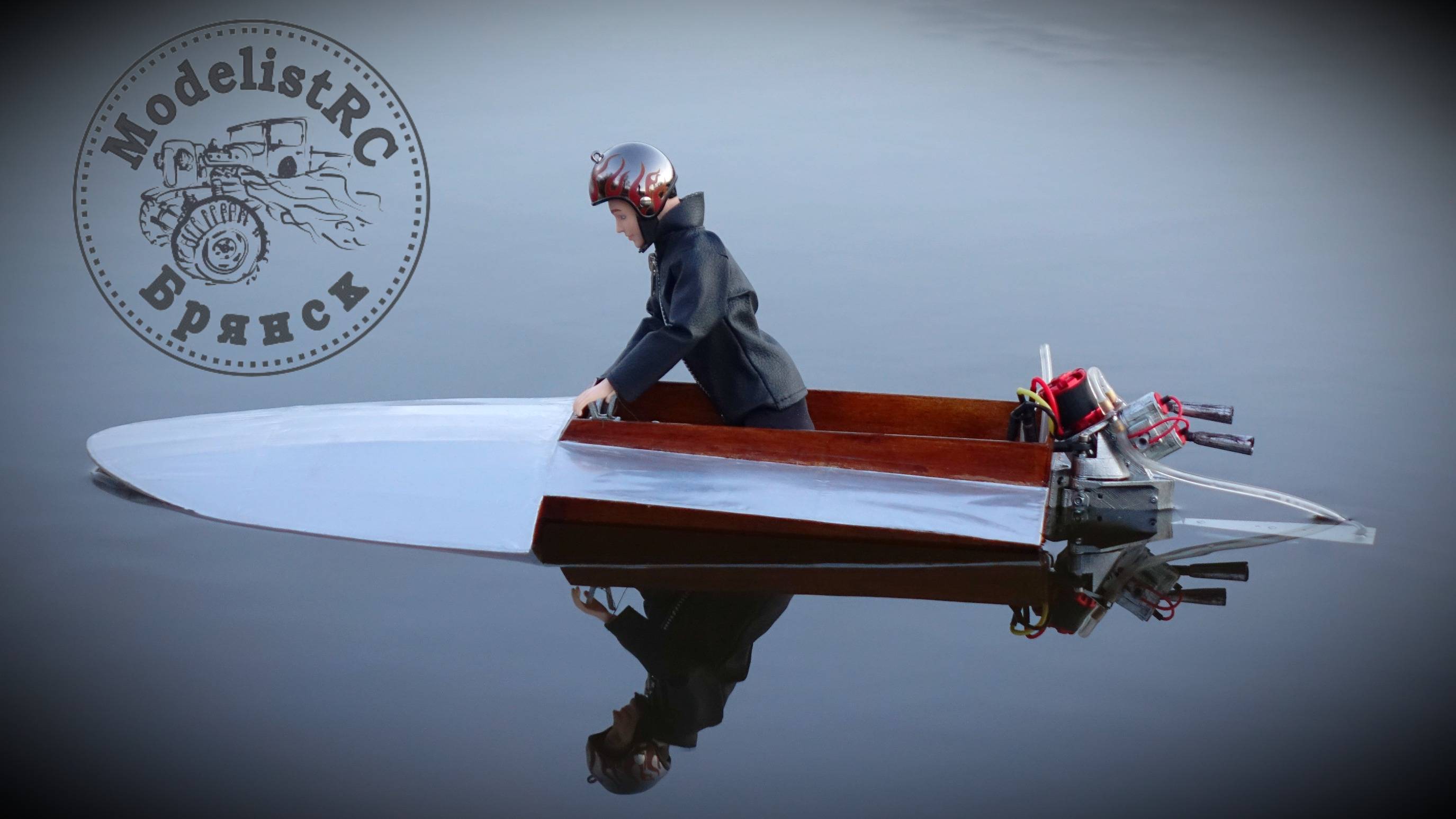 Радиоуправляемый  винтажный Глиссер 