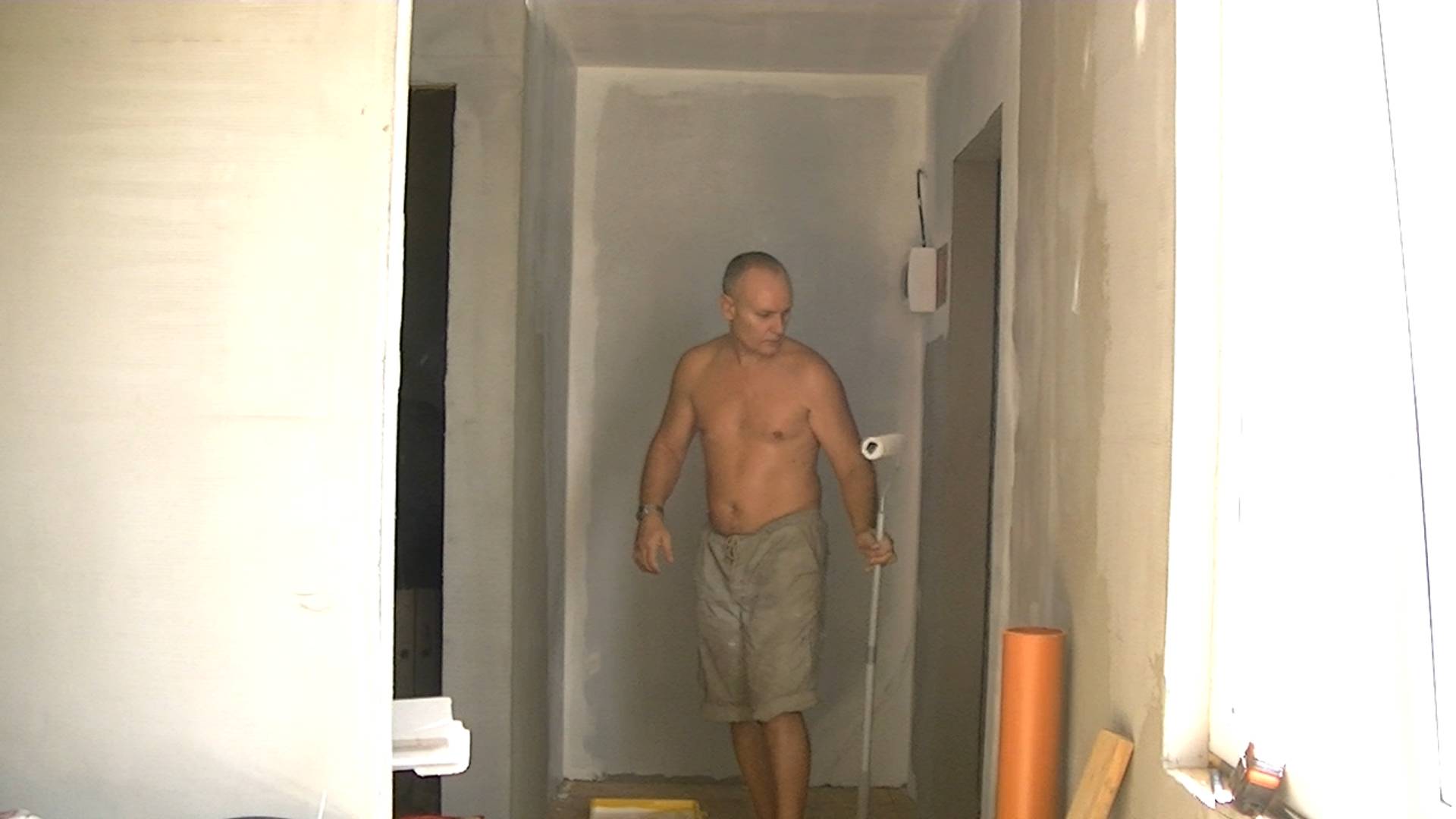 Покраска потолка и стен