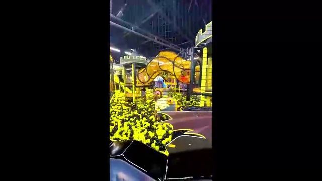 Детский развлекательный центр "Бэт Мен" смотреть онлайн