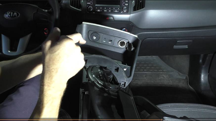 Замена разъема USB и AUX на KIA Sportage 2,0 Киа Спортейдж 2012 года