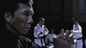 Донни Йен в роли Ип Мана • Бой с японскими мастерами боевых искусств в Додзе (Ип Ман, 2008) Фрагмент