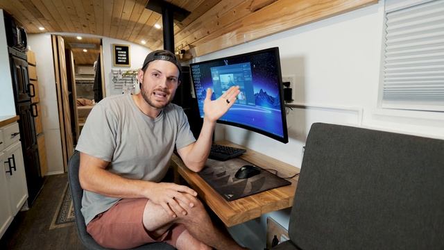 Is This the Best Gaming PC in a TINY HOUSE? | Traveling and Online Gaming in a Bus! | Buslife смотреть онлайн
